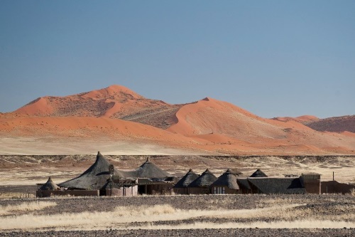 Kulala Desert Lodge buiten
